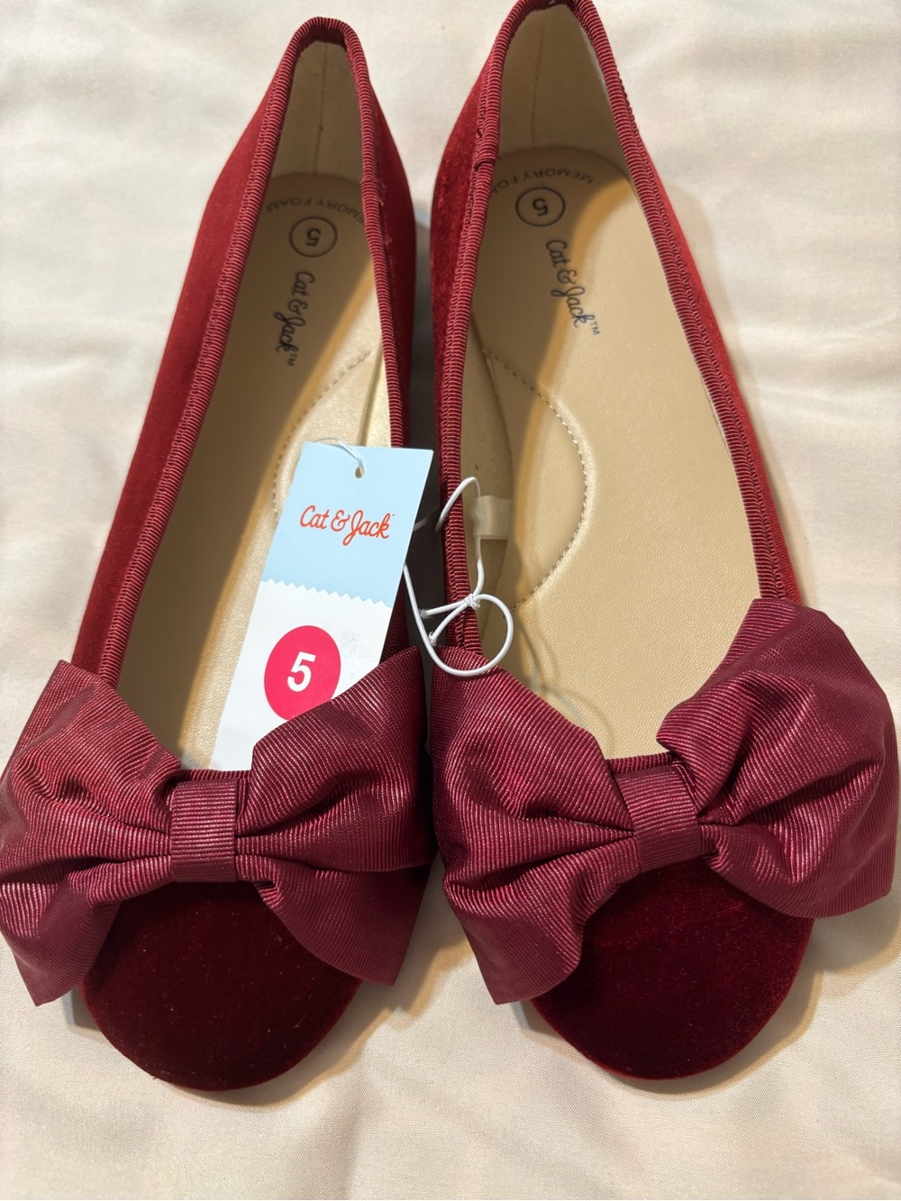 Cat & Jack Velvet Red Bow Flats
Size 5